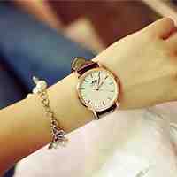 Women's Circular Vintage Quartz Fashion Watch