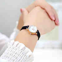 Woman Fashion Leather Quartz Wrist Watch