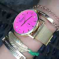 Fashion Watch Women Golden Alloy Belt Geneva Colored Surface Wrist Watch